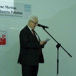 przewodniczący  Kapituły Honorowego Wyróżnienia PLP prof. dr inż. Tadeusz Gałązka odczytuje jej werdykt